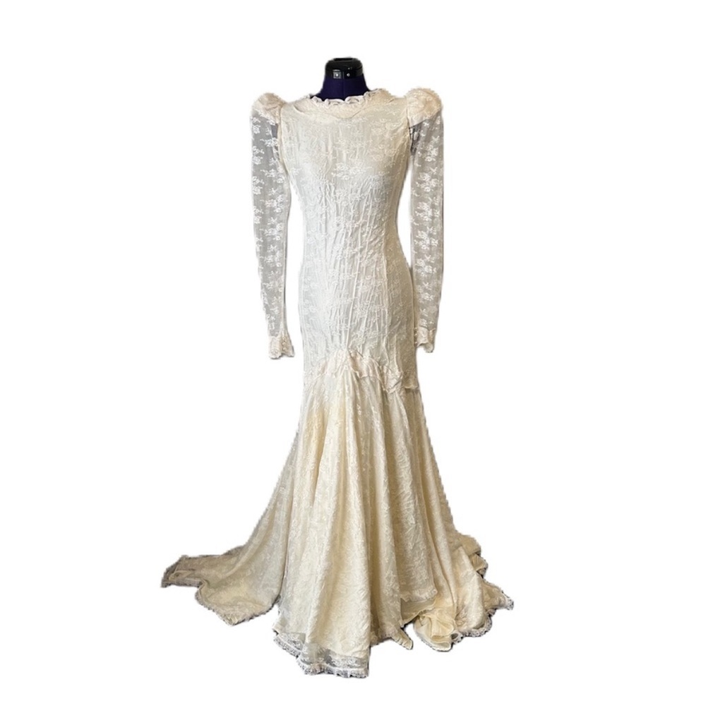 Vintage 80s White Lace Long Puff Sleeve Wedding Dress